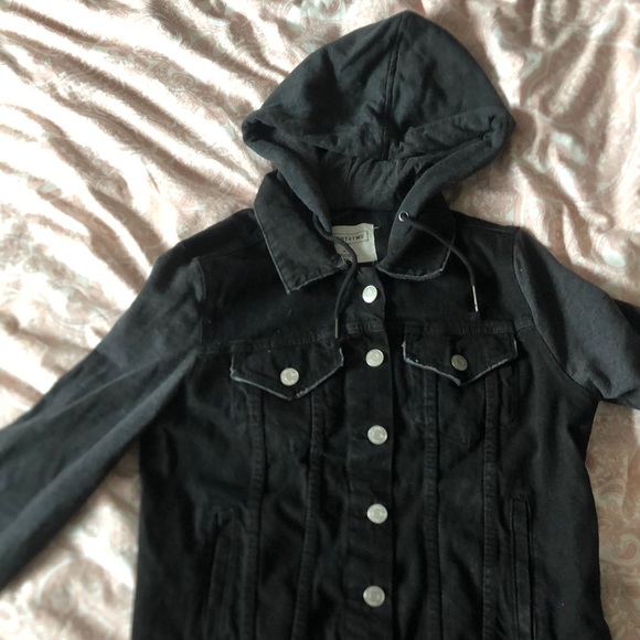 Eighty two jean jacket/sweater - Picture 1 of 4